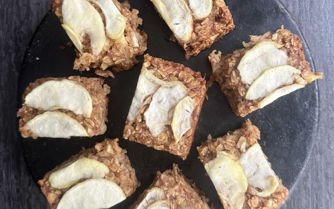 Apple & Cinnamon Oat Cakes